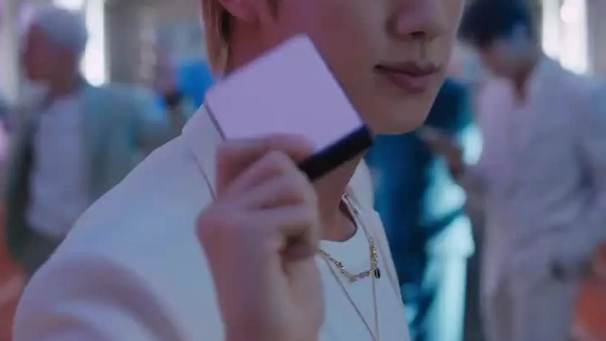 What is the music on the new samsung galaxy advert